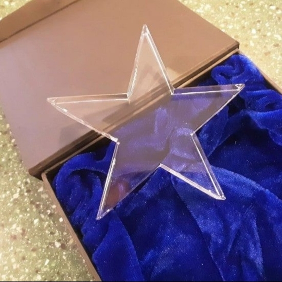 Crystal Glass Star Paperweight & Gift Box - Picture 4 of 7